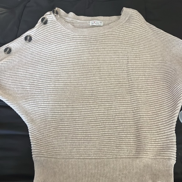 Sweater - Picture 4 of 4
